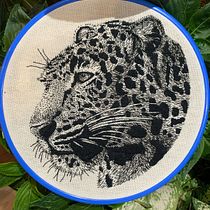 JAGUAR. Un proyecto de Dibujo, Bordado, Tejido, Ilustración tradicional, Dibujo realista y Diseño textil de Jocelyn Jaramillo - 07.06.2025