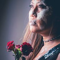 Petals in the Dirt. Self-Portrait Photograph, Photograph, Fine-Art Photograph, Studio Photograph, Portrait Photograph, Photomontage, Photograph, Post-production, and Photo Retouching project by esther_h_derksen - 06.08.2025