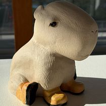 Design de Personagem - Capivara com botas amarelas Ein Projekt aus dem Bereich Keramik, Design von Figuren, Bildende Künste und Skulptur von Ana Tuyama - 14.06.2025