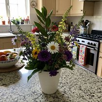 Floral design - first project. Un progetto di Interior Design, DIY, Design floreale e vegetale e Interior Design di daria_voronina - 19.06.2025