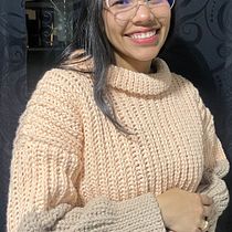 Sweater 🤗. Fashion Design, DIY, Fiber Arts, Crochet, and Textile Design project by Mayra Nava - 06.20.2025