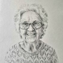 Grandmother. Un projet de Dessin, Illustration traditionnelle, Dessin au cra, on, Dessin de portrait , et Dessin réaliste de Rasa Narbutaite - 25.06.2025