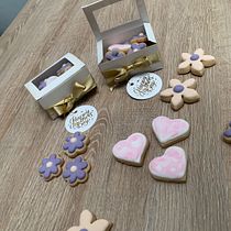 Mini Cookies Happy day Mother. Baking, Cookie Decorating & Icing project by 21mari_rosero_alvarez - 06.25.2025
