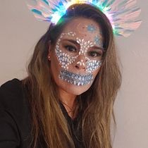 Calavera Glam. Makeup project by Lizbeth González - 06.28.2025