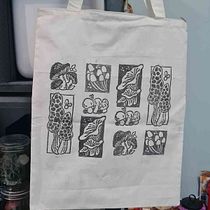 Mushroom Stamp Tote bag. Un proyecto de Artesanía, Grabado, Ilustración tradicional, Pattern Design, Estampación y Estampación textil de Heather Weather - 03.07.2025
