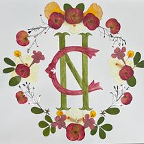 Dryed flowers from my garden. Un proyecto de Artesanía, Bellas Artes, Collage, DIY, Diseño floral y vegetal de Cibele Ferraz - 03.07.2025