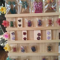 Emprendimiento aretes de cerámica Polimérica. Un proyecto de Diseño de complementos, Artesanía, DIY, Diseño de jo y as de Renata Rodriguez Cáceres - 05.07.2025