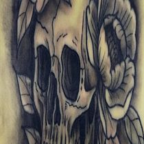 Calavera NeoTradicional y Hanya Japones Tradicional. Een project van  Tatoeageontwerp van Edgar Vargas Zumbado - 13.07.2025
