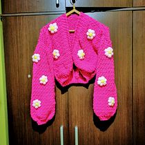 Cárdigan con apliques de flores . Crochê, DIY, Design de moda, Tecido, e Design têxtil projeto de Mari Lemon - 15.07.2025