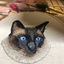 Meu 1 pet bordado . Embroider, Naturalistic Illustration, and Textile Design project by Flávia - 07.20.2025