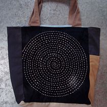 Bolso upcyling con bordado sashiko. DIY, Embroider, Fiber Arts, Textile Design, Upc, and cling project by Astro Nave - 07.20.2025