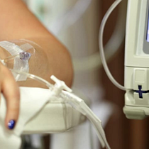Un corte letal: ni el cáncer se salva del ajuste cuando la motosierra llega a los tratamientos oncológicos. Un proyecto de Comunicación, Narrativa, Escritura de no ficción, Stor, telling y Escritura de carol_chanes2002 - 21.07.2025