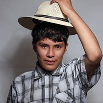 Joven vaquero. Photograph, Studio Photograph, Portrait Photograph, Photographic Lighting & Interior Photograph project by Brigitte Colque Zegarra - 07.23.2025