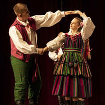 Folklor - sposób na życie. Un proyecto de Br, ing e Identidad, Diseño gráfico, Diseño para Redes Sociales y Diseño Web de Ada Wyrębek - 27.07.2025