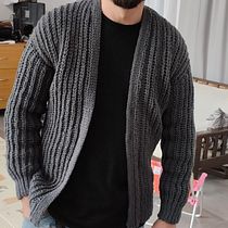 Cárdigan masculino. Fashion Design, DIY, Fiber Arts, Crochet, and Textile Design project by jorgelina_92 - 07.31.2025