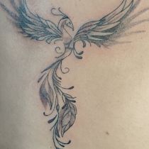 La gracia del fenix Ein Projekt aus dem Bereich Tattoodesign von Moisés Salas Hernandez - 03.08.2025