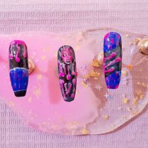 Uñas en gel del Album Ballet Mecanico Ein Projekt aus dem Bereich Dekoratives Malen, Design, Traditionelle Illustration, Malerei und Musterdesign von estefania_ospinavasquez - 06.08.2025