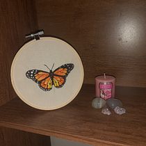 Embroidered monarch butterfly. Embroider, Traditional illustration, and Textile Design project by m_caroline_souza - 08.09.2025