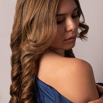 Azul de Medianoche. Photograph, Studio Photograph, Fashion Photograph, and Portrait Photograph project by Angel Hernandez - 08.10.2025