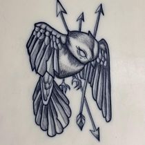 Ave con flechas . Tattoo Design project by lopezclarissadiaz - 08.15.2025