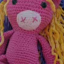 Amigurumi Unicornio  Ein Projekt aus dem Bereich Amigurumi, Crochet, DIY, Weben, Textildesign und Spielzeugdesign von Henrique Miani - 31.08.2025