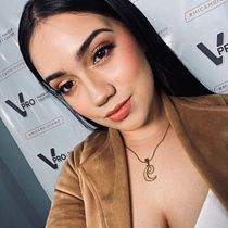 maquillaje estilo rosa delicado Ein Projekt aus dem Bereich Kunstleitung, Modedesign, Modefotografie und Kino, Video und TV von DIANA SERRANO OSORIO - 05.09.2025