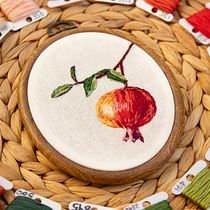 pomegranate embroidery. Embroider, Traditional illustration, and Textile Design project by Noa - 09.08.2025