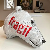 Cardboard Polarbaer. Projekt z dziedziny Craft, Projektowanie postaci,  Sztuki piękne i Rzeźba użytkownika gittefunk - 15.09.2025
