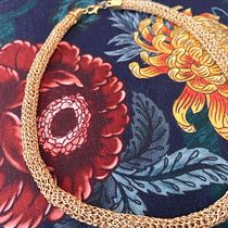 Colar e pulseira feitas em crochê com fio de cobre. Crochê, DIY, Design de moda, Tecido, Design têxtil, e Artesanato projeto de Gabriela Pacheco Ferreira - 19.09.2025