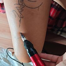 Pink moon - twarZ z Różą . Desenho de tatuagens projeto de stupnickamagda - 21.09.2025