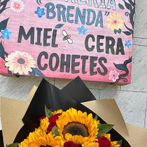 Florecer . Social Media, Digital Marketing, Content Marketing, Facebook Marketing & Instagram Marketing project by Brenda Estrella Meléndez Cortes - 10.06.2025