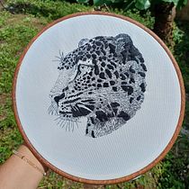 Jaguar bordado con hilo negro . % Jacqueline Vindas-Torres tarafından hazırlanan Çizim, Nakış, Gerçekçi Çizim, Ve Tekstil Tasarımı projesi - 10.08.2025