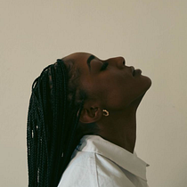 Narrativas Íntimas: Histórias de solidão na Vida da Mulher Negra. Communication, Writing, Script, Narrative, Non-Fiction Writing, Podcasting, and Audio project by Nicole Lopes - 10.09.2025
