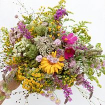 Summer colours - bouquet. Decoration, DIY, Floral, Plant Design, Interior Design, L, and scape Architecture project by loveblaski - 10.10.2025