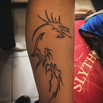 Neotribal dragon. Projekt z dziedziny Projektowanie tatuaż użytkownika Benjamin Rosales Valenzuela - 13.10.2025