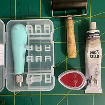 Grabado en Linoleo. Een project van Craft,  Beeldende kunst, Printen, Creativiteit met kinderen, Graveren y Traditionele illustratie van Stefany Rodriguez - 14.10.2025