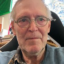 Shoe bench and book shelf. Un proyecto de Carpintería de Douglas Loudon - 14.10.2025