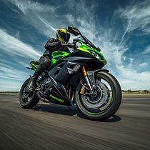 EcuaBikers. Een project van Creatieve consultanc, Cop, writing,  Creativiteit, Stor, telling y  Reclame van paul_gutierrez_1 - 17.10.2025