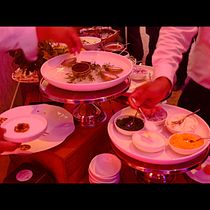 Cómo comentaste es un hosting table de recepción  con muchos elementos y alturas  . % EDUARDO CABANERIO CHAVEZ tarafından hazırlanan İç Dekoras, on, İç Tasarım & Instagram Pazarlaması projesi - 10.19.2025