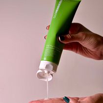 Final Project-OLEHENRIKSEN-Laura Guerrero. Projekt z dziedziny Fotografia, Fotografia produktowa, Fotografia c, frowa i Światło w fotografii użytkownika Maria Laura Valentina Guerrero Ruiz - 30.10.2025