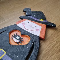 Strega Halloween . Art To, s, To, Design, Character Design, Creating with Kids, and Traditional illustration project by veronica_castellazzi - 10.30.2025