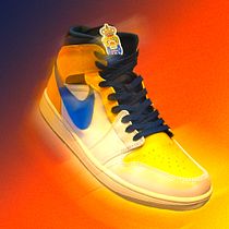 Jordan Air 1 Mid “UD” 💛💙. Accessor, Design, Acr, lic Painting, DIY, Fashion Design, Upc, and cling project by Juan Rodríguez - 10.30.2025