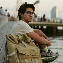 Creating a YouTube channel, "The Atlas of Ata" to cinematically tell all about stories of me, and of people I've met. Een project van YouTube Marketing, Portfoliobeheer, Contentmarketing, Digitale marketing, Social media, Audiovisuele productie, Audiovisuele productie y Creatief schrijven van rhyme_of_rhythms - 05.11.2025