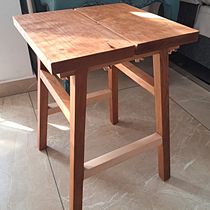 Cherry stool. Un projet de Artisanat, DIY, Design, Fabrication de mobilier , et Menuiserie de engyec - 10.11.2025