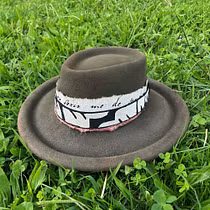 Confección sombrero, diseño de ala asturiana. . Design accesoriu, Design vestimentar, Arte din fibre și Fetru cu ac de Desiré Lencina - 11.10.2025