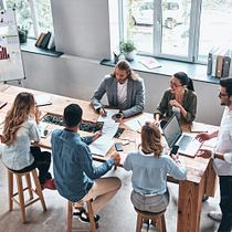 De perfil a propósito: cómo descubrí mi voz profesional en LinkedIn. Br, ing, Identit, Digital Marketing, and Social Media project by Hugo Flores - 11.12.2025