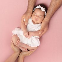 sesión newborm . Photograph, Studio Photograph, Portrait Photograph, Lifest, le Photograph & Interior Photograph project by gabrielabravophotograph - 11.15.2025