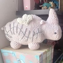 Rino-gaso rosa . Arts, Crafts, To, Design, DIY, Fiber Arts, Crochet, Amigurumi, and Textile Design project by verlechuga8 - 11.17.2025