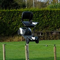 Walking the Block. Photographic Composition, Photograph, and Digital Photograph project by johanna_schumacher - 11.20.2025