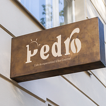 Logo para emprendimiento gastronomico. Un projet de Br, ing et identité, Design graphique, Création de logos, T, pographie, Design t , et pographique de gimenezoriel - 01.12.2025